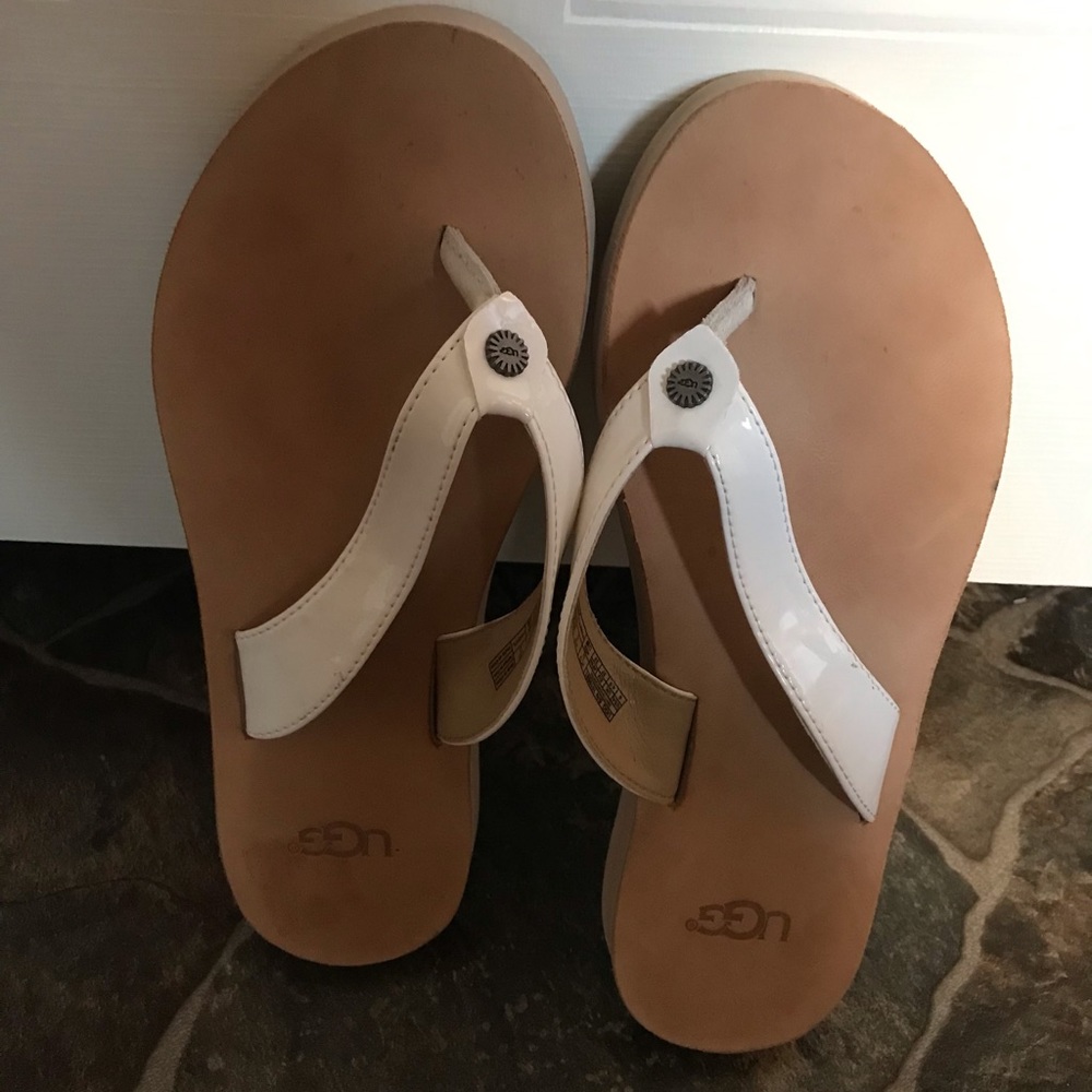 Women’s Ugg white flip flop size 6